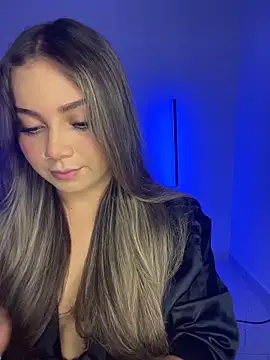 Snapshot of AnnyLopezzz_ chatting on October 12, 4:11 am AnnyLopezzz online show from October 12, 4:11 am