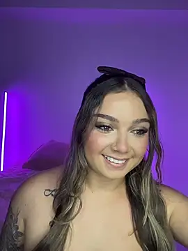 Snapshot of AnnyLopezzz_ chatting on November 7, 5:29 am AnnyLopezzz online show from November 7, 5:29 am