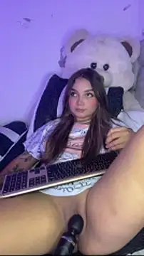 Snapshot of AnnyLopezzz_ chatting on January 6, 6:39 am AnnyLopezzz online show from January 6, 6:39 am