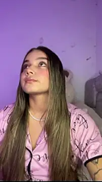 Snapshot of AnnyLopezzz_ chatting on January 12, 6:07 am AnnyLopezzz online show from January 12, 6:07 am