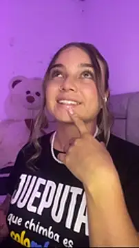 Snapshot of AnnyLopezzz_ chatting on February 3, 6:40 am AnnyLopezzz online show from February 3, 6:40 am