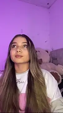 Snapshot of AnnyLopezzz_ chatting on February 6, 6:07 am AnnyLopezzz online show from February 6, 6:07 am