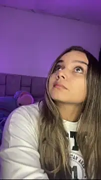 Snapshot of AnnyLopezzz_ chatting on February 10, 5:55 am AnnyLopezzz online show from February 10, 5:55 am