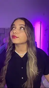 Snapshot of AnnyLopezzz_ chatting on February 13, 4:19 am AnnyLopezzz online show from February 13, 4:19 am