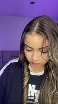 Snapshot of AnnyLopezzz_ chatting on February 14, 5:48 am AnnyLopezzz online show from February 14, 5:48 am