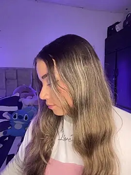 Snapshot of AnnyLopezzz_ chatting on February 24, 5:27 am AnnyLopezzz online show from February 24, 5:27 am