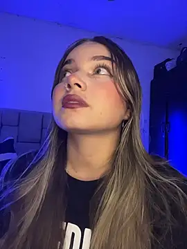 Snapshot of AnnyLopezzz_ chatting on February 26, 6:34 am AnnyLopezzz online show from February 26, 6:34 am