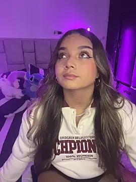 Snapshot of AnnyLopezzz_ chatting on March 1, 4:47 am AnnyLopezzz online show from March 1, 4:47 am