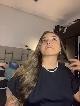 Snapshot of AnnyLopezzz_ chatting on March 6, 5:59 am AnnyLopezzz online show from March 6, 5:59 am