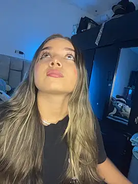 Snapshot of AnnyLopezzz_ chatting on March 7, 5:04 am AnnyLopezzz online show from March 7, 5:04 am