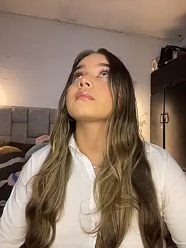 Snapshot of AnnyLopezzz_ chatting on March 8, 4:38 am AnnyLopezzz online show from March 8, 4:38 am