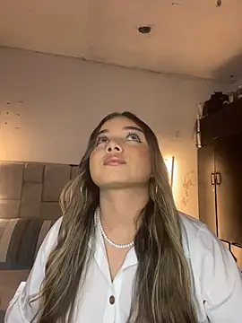 Snapshot of AnnyLopezzz_ chatting on March 14, 5:46 am AnnyLopezzz online show from March 14, 5:46 am