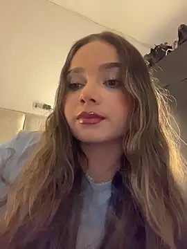 Snapshot of AnnyLopezzz_ chatting on March 16, 5:44 am AnnyLopezzz online show from March 16, 5:44 am