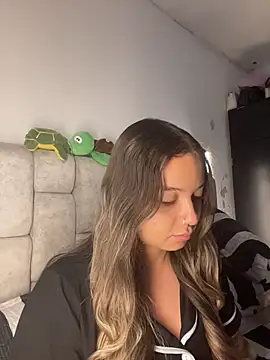 Snapshot of AnnyLopezzz_ chatting on June 23, 10:24 am AnnyLopezzz online show from June 23, 10:24 am