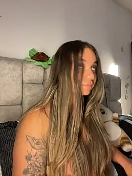 Snapshot of AnnyLopezzz_ chatting on July 7, 7:23 am AnnyLopezzz online show from July 7, 7:23 am