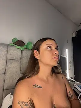 Snapshot of AnnyLopezzz_ chatting on July 9, 6:39 am AnnyLopezzz online show from July 9, 6:39 am