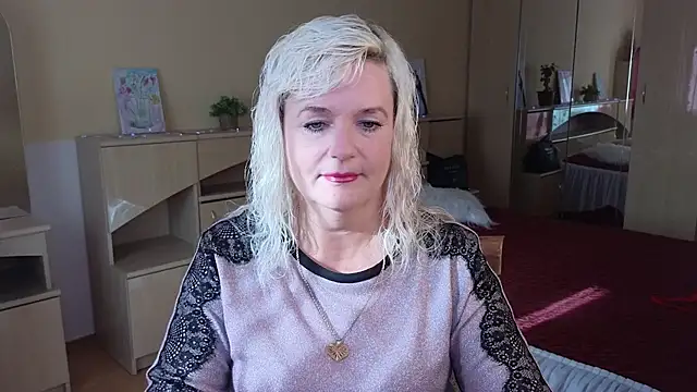 Snapshot of Vina_Vision chatting on October 9, 11:08 am Vina Vision online show from October 9, 11:08 am