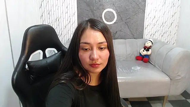 Snapshot of Ivony18_b chatting on October 27, 3:10 am Ivony18 b online show from October 27, 3:10 am