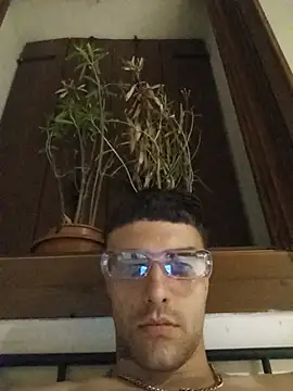 Snapshot of David_leons chatting on May 25, 10:38 pm David leons online show from May 25, 10:38 pm