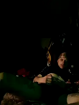 Snapshot of MODEST11_MMiILOO_AMARO chatting on December 23, 4:10 am MODEST11 MMiILOO AMARO online show from December 23, 4:10 am