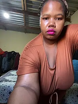 Curvycandy95 online show from May 23, 6:29 am