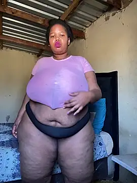 Curvycandy95 online show from July 18, 9:24 am