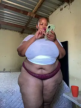 Curvycandy95 online show from July 27, 6:09 am
