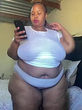 Curvycandy95 online show from August 1, 8:13 am