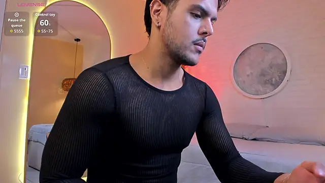 Snapshot of thiago_mercer chatting on October 14, 11:00 am thiago mercer online show from October 14, 11:00 am