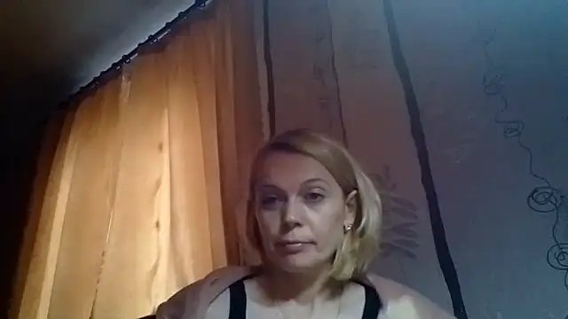 Snapshot of LiluXRose chatting on October 14, 9:54 am LiluXRose online show from October 14, 9:54 am