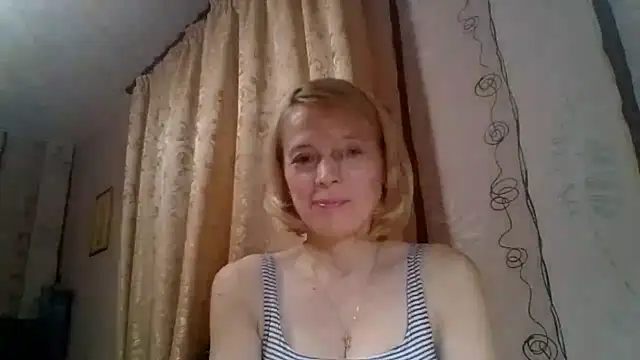 Snapshot of LiluXRose chatting on October 16, 8:32 pm LiluXRose online show from October 16, 8:32 pm
