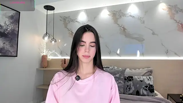 Snapshot of SolAvelar chatting on June 21, 1:19 am SolAvelar online show from June 21, 1:19 am