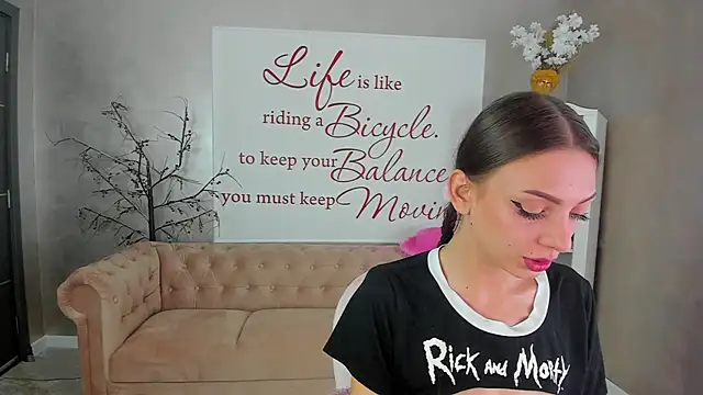 ReynaTheVixen online show from September 14, 1:54 pm