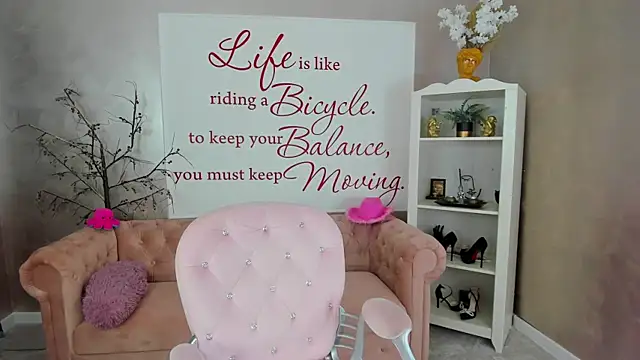 ReynaTheVixen online show from October 1, 4:02 pm