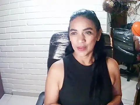 Snapshot of MiiaVelasquez chatting on November 1, 4:47 am MiiaVelasquez online show from November 1, 4:47 am