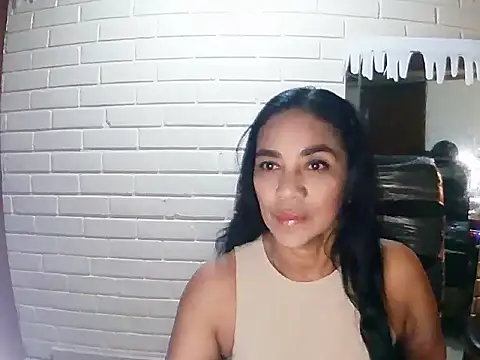 Snapshot of MiiaVelasquez chatting on November 8, 5:29 am MiiaVelasquez online show from November 8, 5:29 am