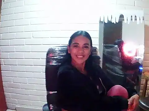 Snapshot of MiiaVelasquez chatting on November 10, 4:11 am MiiaVelasquez online show from November 10, 4:11 am