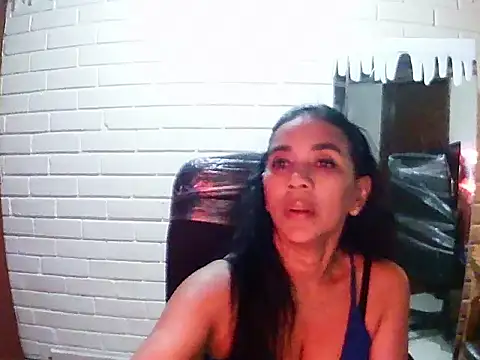 Snapshot of MiiaVelasquez chatting on November 11, 4:01 am MiiaVelasquez online show from November 11, 4:01 am