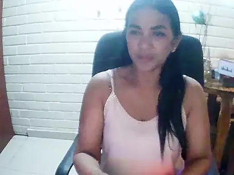 Snapshot of MiiaVelasquez chatting on November 25, 4:12 am MiiaVelasquez online show from November 25, 4:12 am