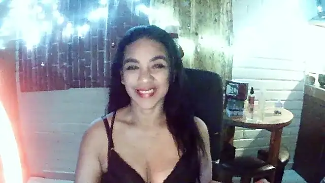 Snapshot of MiiaVelasquez chatting on December 4, 4:11 am MiiaVelasquez online show from December 4, 4:11 am