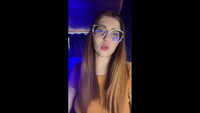 Snapshot of CoraVibes chatting on October 23, 12:04 pm CoraVibes online show from October 23, 12:04 pm