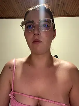 Snapshot of CoraVibes chatting on November 16, 12:00 pm CoraVibes online show from November 16, 12:00 pm