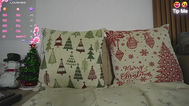 Roxybeautyy online show from December 1, 9:58 am