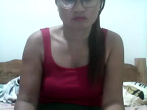 nathalie0045 online show from May 19, 10:27 pm