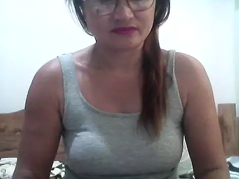 nathalie0045 online show from May 26, 11:23 pm