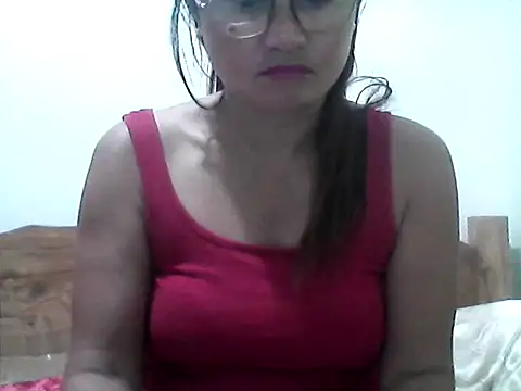 nathalie0045 online show from June 8, 9:37 pm