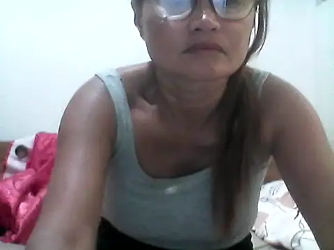 nathalie0045 online show from July 22, 10:56 pm