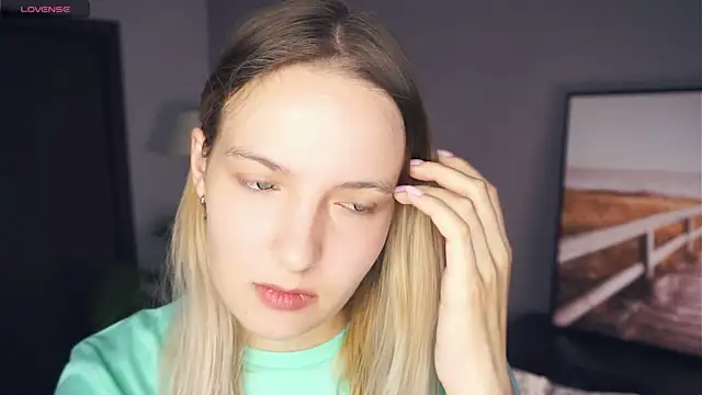 HongTomczak online show from September 9, 6:35 am