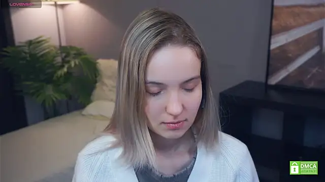 HongTomczak online show from November 28, 8:28 am