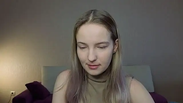 HongTomczak online show from April 30, 7:36 am